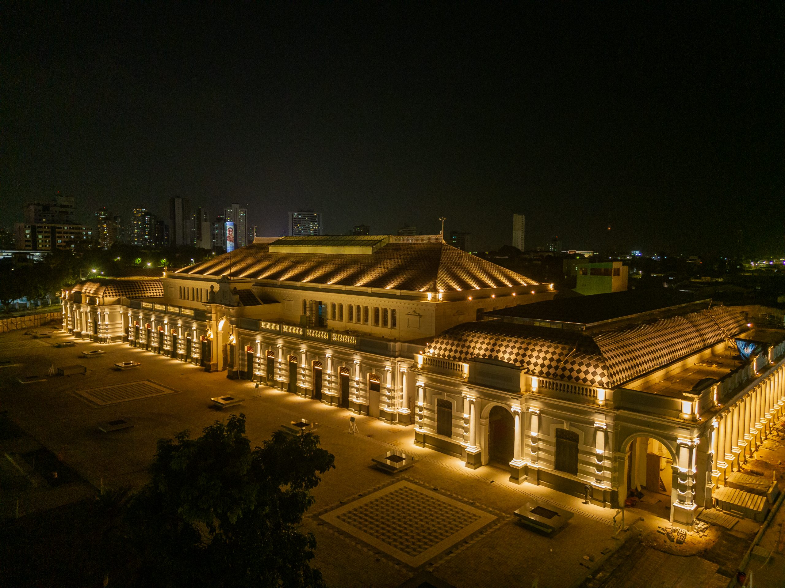 Belém iluminada à noite